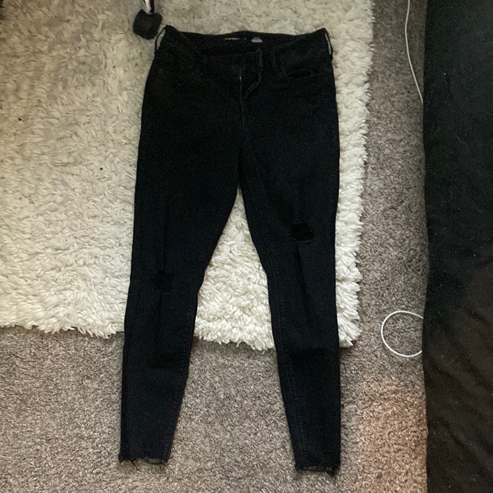 Black old navy rockstar super skinny jeans.